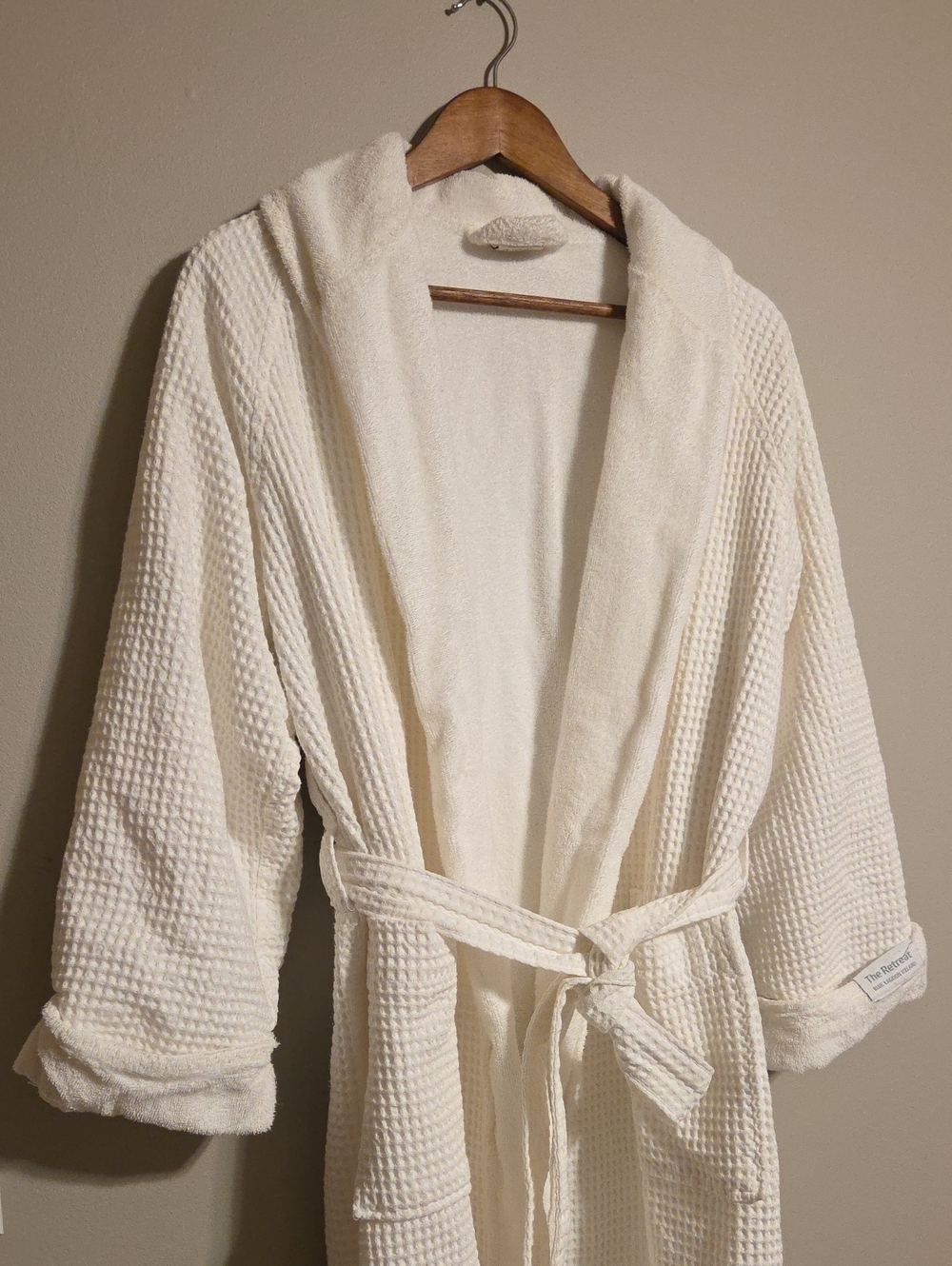 100% Luxury Spa Robe - Picture 2 of 10